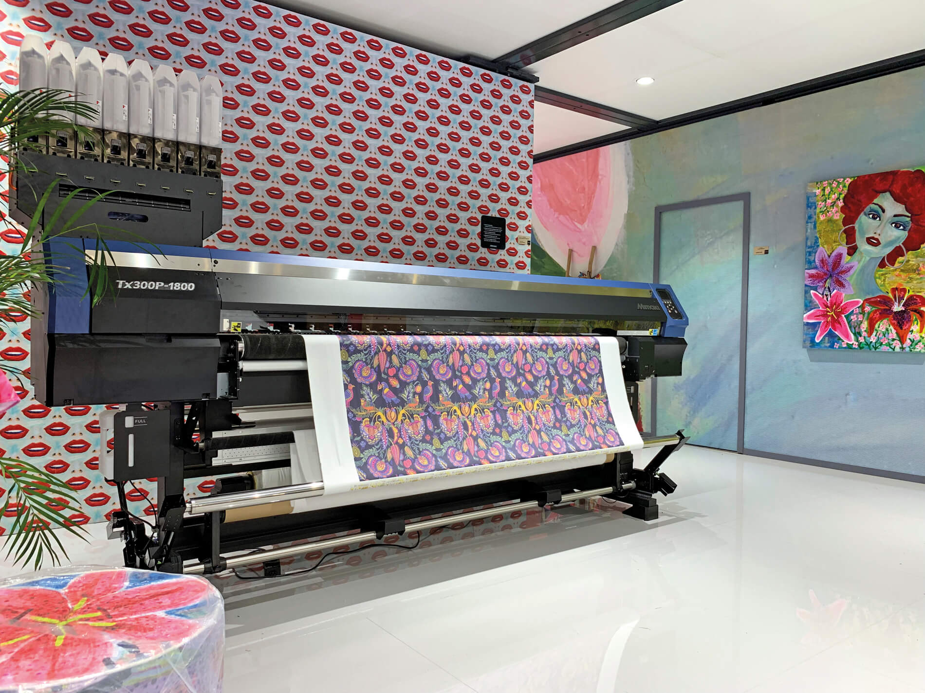 Me printing. Mimaki tx300. Mimaki tx300p-1800. Принтер Mimaki tx300p-1800b. Гибридный текстильный принтер Mimaki tx300p-1800 MKII.